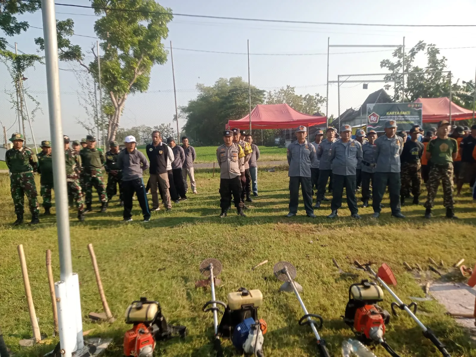 Warga Sawahan Gelar Kerja Bakti Peringati World Cleanup Day 2025 1 Warga Sawahan Gelar Kerja Bakti Peringati World Cleanup Day 2025