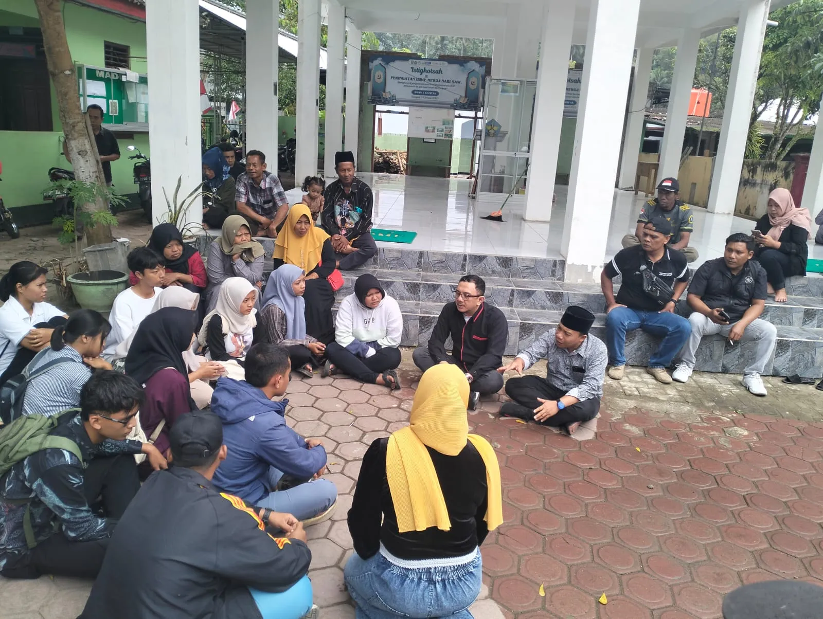 Protes Siswa SMAN 1 Kampak Berbuah Hasil, Kepala Sekolah Dicopot dan Harapan Baru Muncul 1 Protes siswa SMAN 1 Kampak, kepala sekolah SMAN 1 Kampak dicopot. (Foto : NewsTujuh)