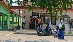 Polemik Tanah Petani Munggut Madiun Berujung Mediasi, Pelunasan Dijanjikan 2026 1 Mediasi terjadi di kantor Kelurahan Munggut Kecamatan Wungu Kabupaten Madiun antara penjual , pengembang dan para mediator (Foto : Naw,NewsTujuh)