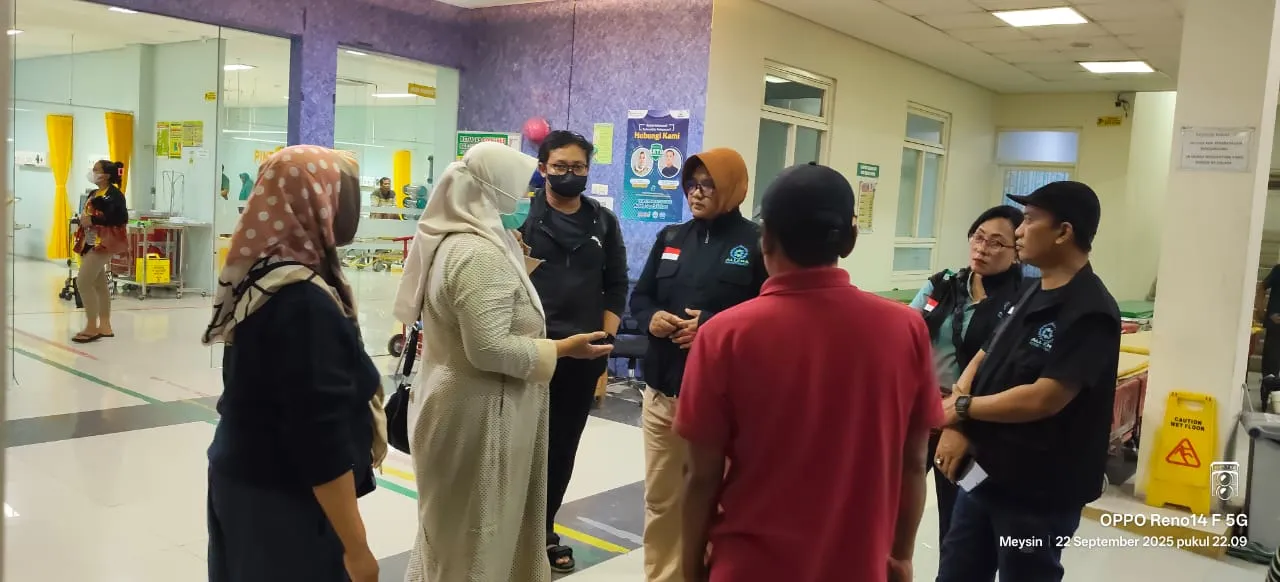 Jurnalis LENSANUSANTARA Madiun: Dari Pemulangan Jenazah PMI hingga Aksi Sosial Bencana Alam 1 Jurnalis LENSANUSANTARA Madiun tak hanya menulis berita, tapi juga aktif dalam kegiatan sosial, pemulangan jenazah PMI, hingga tanggap bencana alam. (Foto : NewsTujuh)