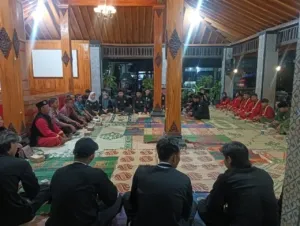 Polsek Grogol Sukoharjo Gelar Silaturahmi Tiga Pilar Bersama Paguyuban Pencak Silat 1 Polsek Grogol bersama Forkopimcam Sukoharjo dan Paguyuban Pencak Silat gelar silaturahmi tiga pilar untuk menjaga keamanan dan kerukunan masyarakat. (Foto : NewsTujuh)
