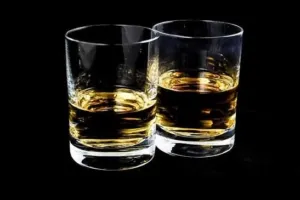 Miras Bebas Beredar , Dari yang Berizin Hingga Ilegal 1 Illustrasi minuman keras (Foto : Istimewa)