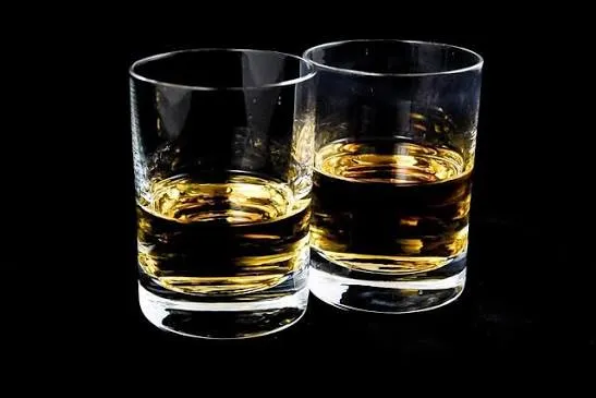 Miras Bebas Beredar , Dari yang Berizin Hingga Ilegal 1 Illustrasi minuman keras (Foto : Istimewa)