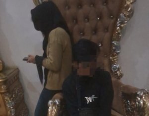 Pasangan Muda Diduga Mesum , Diamankan Warga di Wisma Queen Pematang Reba 1 Sepasang remaja yang diduga mesum