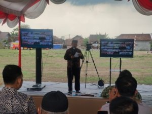 Bupati Madiun Resmikan Awal Pembangunan Koperasi Merah Putih Desa Sukolilo 2 Bupati Madiun , Hari Wuryanto berikan sambutan dalam acara peletakan batu pertama pembangunan Kelurahan Merah Putih di lapangan Jiwan Madiun (Foto : Hery ,NewsTujuh)