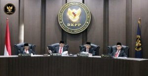 Skandal Jet Pribadi Rp 90 Miliar: DKPP Bongkar Penyalahgunaan Anggaran di KPU RI 4 Sumber : DKPP RI, Sidang DKPP Jatuhkan Sanksi Etik kepada Pimpinan KPU RI Terkait Sewa Jet Pribadi. (Dora Rahma,Newstujuh)