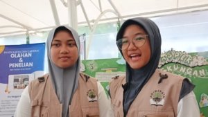 Siswi SMPN 4 Surabaya Pelopor Inovasi Maggot Pengurai Sampah Ramah Lingkungan 3 Padizha Nikeisyandria Aisyzarra, Siswi SMPN 4 Surabaya, Memperkenalkan Inovasi Maggot Pengurai Sampah di Jambore Sekolah Ekologis Nasional 2025. (Yus, NewsTujuh)