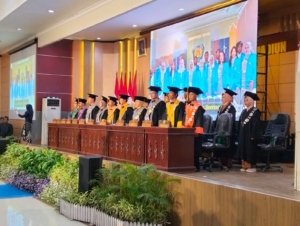 1.668 Mahasiswa Unipma Madiun Resmi Diwisuda, Siap Jadi Motor Penggerak Pembangunan Bangsa 9 Ribuan mahasiswa Universitas PGRI Madiun (Unipma) resmi diwisuda dalam suasana khidmat di Graha Cendekia. (Naw, NewsTujuh)