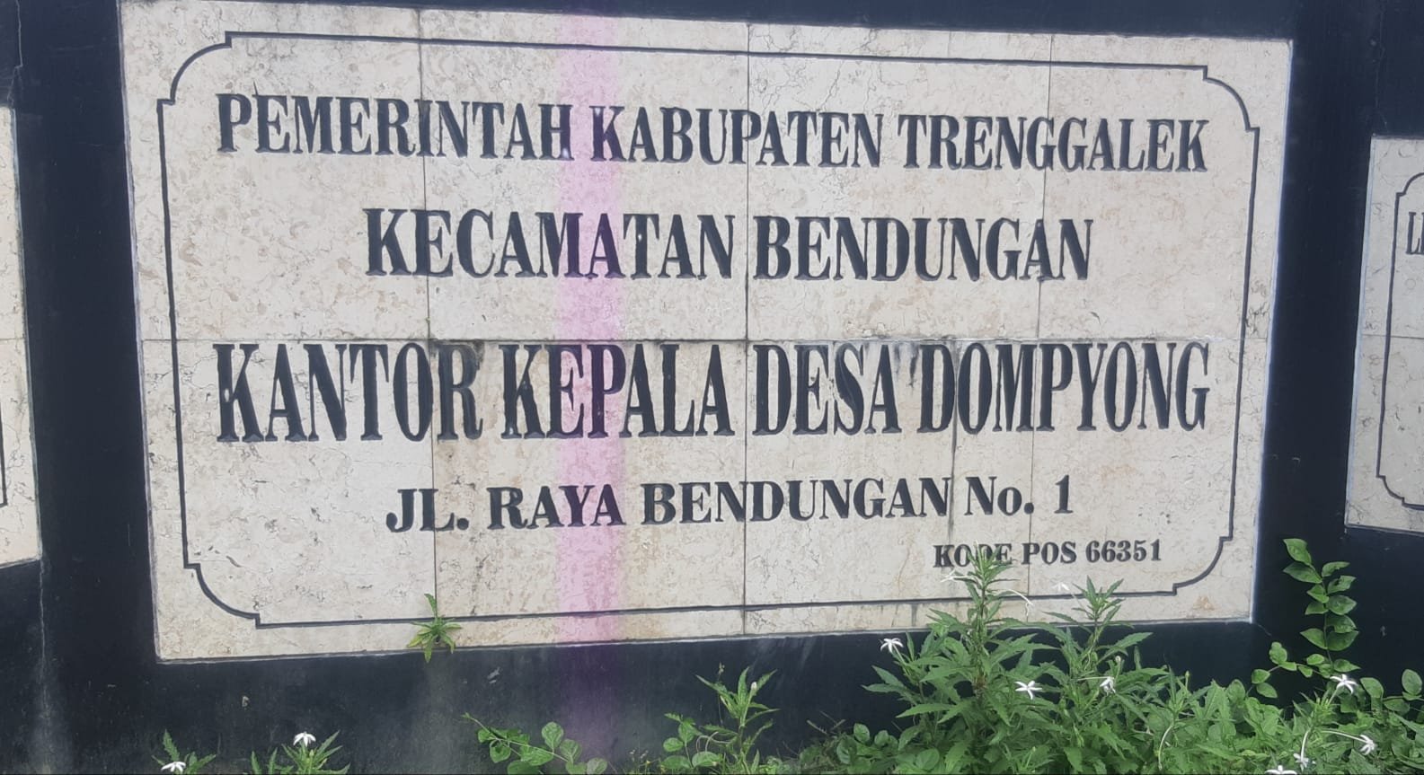 Wartawan NewsTujuh Dapat Perlakuan Kurang Ramah di Kantor Desa Dompyong Trenggalek. (Foto : NewaTujuh)