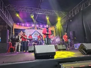 Pesta Rakyat Kartasura HUT ke-345 Berlangsung Meriah 10 Orkes Melayu Bhend Gedhe tampilkan lagu dangdut jadul di perayaan Hari Jadi Kartasura. (Foto : Yus, NewsTujuh)