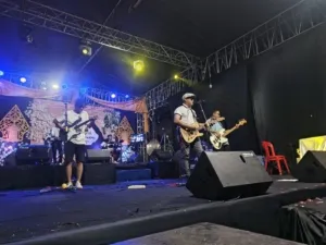 Jahwirasa Reggae Guncang Panggung Hari Jadi Kartasura ke-345 7 Penampilan band Jahwirasa Reggae di hari jadi Kartasura. (Foto : NewsTujuh)