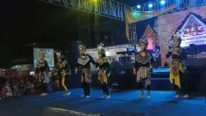 Perayaan HUT Kartasura ke-345 Hadirkan Panggung Budaya Spektakuler 8 Penari cilik SDN Wirogunan 01 Kartasura tampil memukau di perayaan Hari Jadi Kartasura ke-345. (Foto : Yus, NewsTujuh)