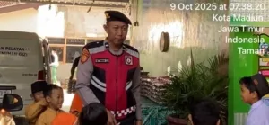 Polres Madiun Kota Kawal Distribusi Program MBG ke Sekolah 2 Personel Satsamapta Polres Madiun Kota mengawal distribusi makanan bergizi gratis ke sekolah. (Foto : Her,NewsTujuh)