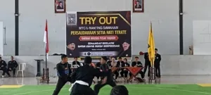 Try Out PSHT: Ajang Pencarian Bibit Atlet Muda di Kota Madiun 12 Pesilat muda dari Manguharjo Trade Center (MTC) dan Ranting Sawahan bertanding di ajang Try Out PSHT di GOR Graha Krida Budaya, Padepokan Agung PSHT, Kota Madiun. (Foto : Naw, NewsTujuh)