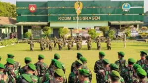 Peringatan HUT TNI ke-80 Kodim Sragen Berlangsung Khidmat 10 Suasana upacara HUT TNI ke-80 tahun 2025 di halaman Makodim 0725/Sragen yang dipimpin Dandim Sragen Letkol Inf Ricky Julianto Wuwung berlangsung khidmat. (Foto : Nugie, NewsTujuh)