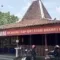 Soto Gerabah Bu Yayun Boyolali Enak dan Unik 42 Suasana Warung Joglo Soto Bu Yayun di Boyolali dengan pemandangan sawah. (Foto : Nugie, NewsTujuh)