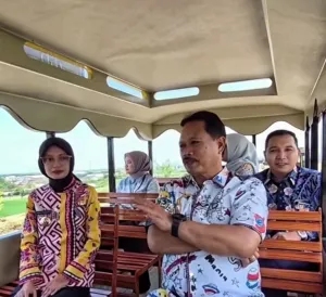 TPA Winong Jadi Percontohan, Pemkot Kediri Siap Terapkan Teknologi Pengelolaan Sampah Modern 9 Wali Kota Kediri Vinanda Prameswari bersama jajaran OPD mengunjungi TPA Winong Madiun, disambut Wali Kota Madiun Maidi, untuk belajar pengelolaan sampah berkelanjutan. (Foto~BM, Her.NewsTujuh)