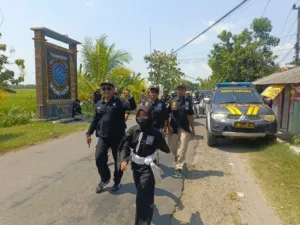 Aksi Nadar Jalan Kaki Warga PSHT dari Sleman ke Madiun Berjalan Lancar dan Kondusif 7 Warga baru PSHT yang menempuh perjalanan spiritual. (Foto : NewsTujuh)
