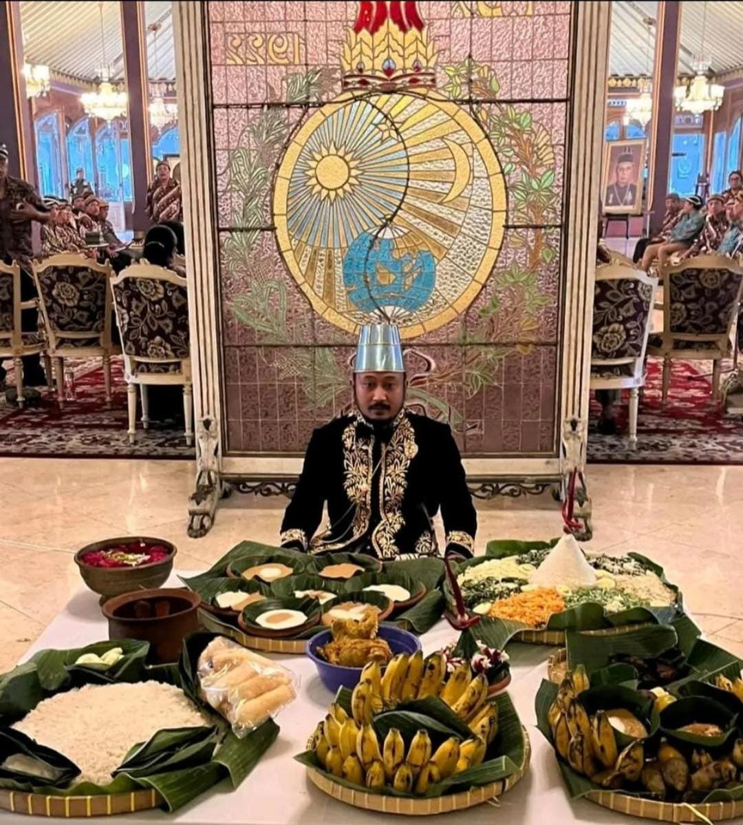 Dua Putra Keraton Surakarta Klaim Sebagai Pewaris , Dewan Adat Tetapkan PB XIV Hangabehi 2 Keraton Surakarta