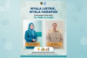 Erni Hari Wuryanto membantu pemasangan listrik TK PGRI 3 Kare bersama Yayasan Allena Humanity Project di Madiun. (Foto : Dok, NewsTujuh)