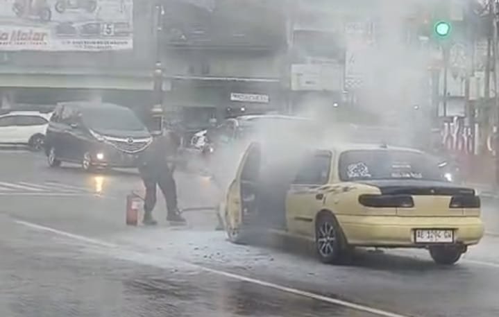 Diduga Akibat Korsleting Listrik Mobil Timor Hangus Terbakar 1 listrik