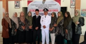 Prosesi pelantikan dan mutasi perangkat Desa Melis, Kecamatan Gandusari, Kabupaten Trenggalek. (Foto : Bayu Krisna, NewsTujuh)