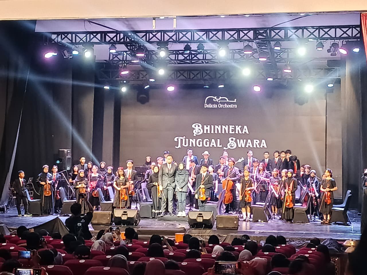“Bhineka Tunggal Suara” Menggema di Surakarta, Delecia Musik Orkestra Hadirkan Harmoni Kebangsaan yang Menyentuh Hati.