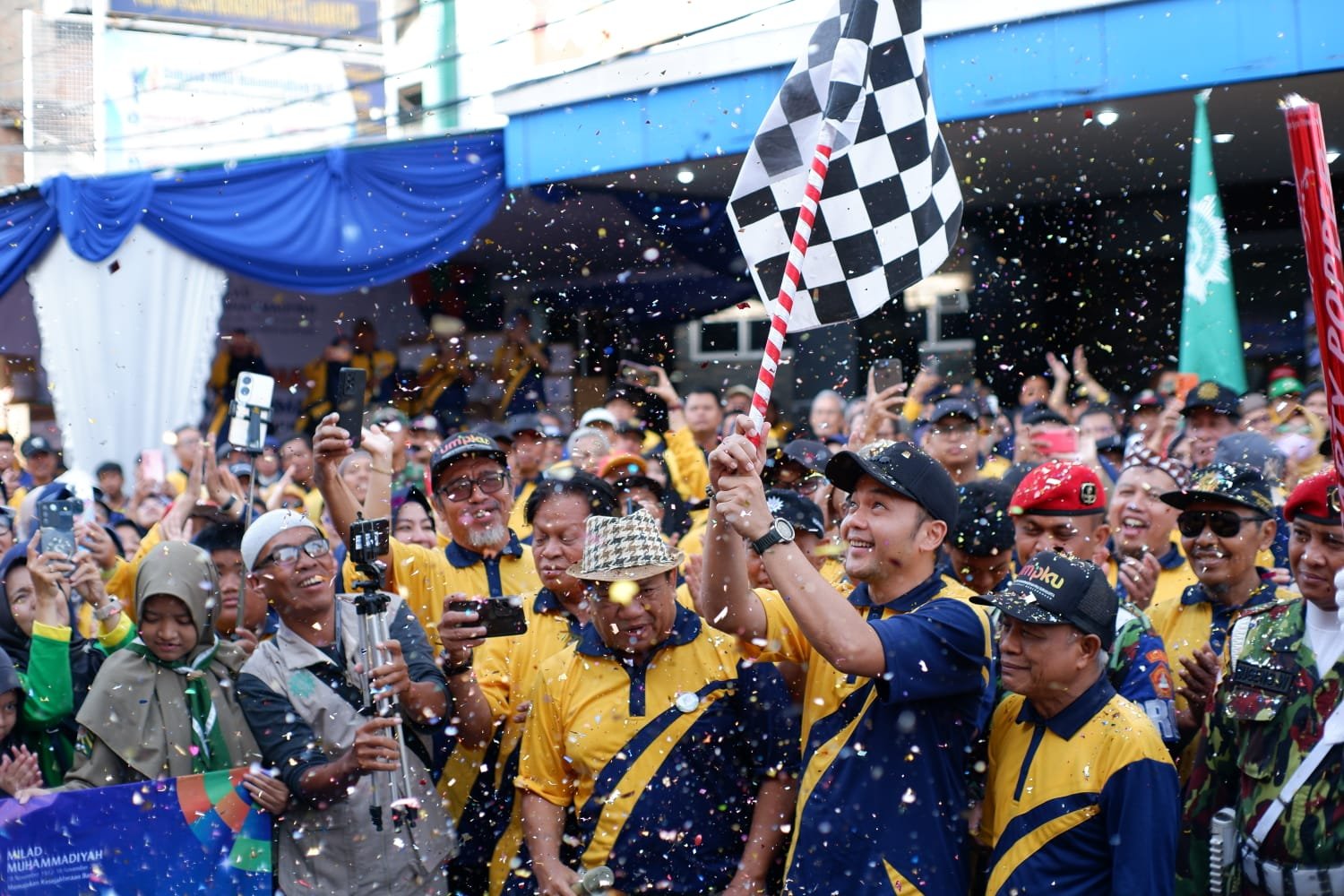 Wali Kota Surakarta Lepas 5.000 Peserta Jalan Sehat Milad ke-113 Muhammadiyah 1 Surakarta