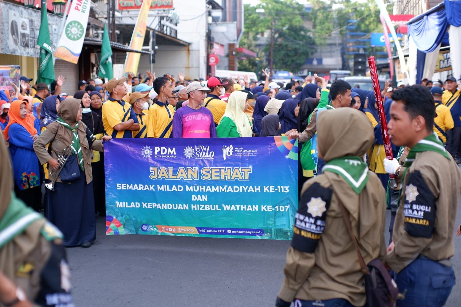 Wali Kota Surakarta Lepas 5.000 Peserta Jalan Sehat Milad ke-113 Muhammadiyah 2 WhatsApp Image 2025 11 24 at 07.19.23