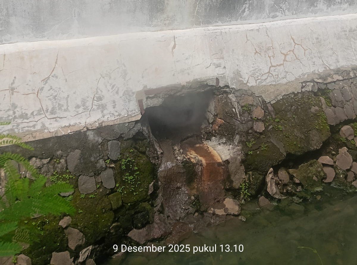 Asap Pekat Diduga dari Boiler PT Bernofarm Resahkan Warga Karangbong Sidoarjo, Riwayat Sanksi Lingkungan Diungkit 1 ASAP