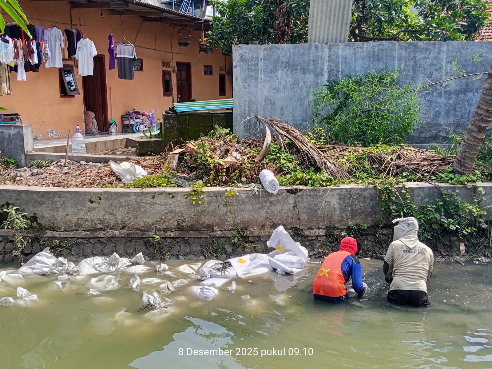Kabid Drainase PU-BMSDA Sidoarjo Bungkam soal Proyek “Normalisasi Serok Ikan”, Publik Curiga Ada Permainan 1 Kabid Drainase.