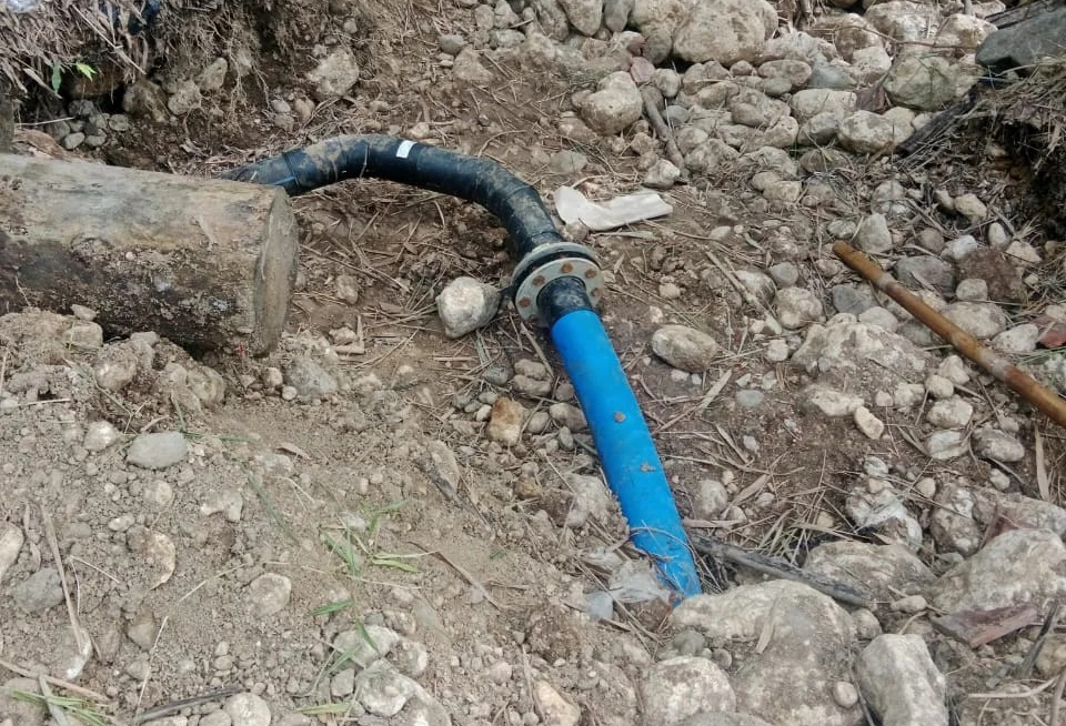 Pipa PDAM di Trenggalek Terputus Saat Normalisasi Sungai, Warga Sementara Dialiri Pipa Darurat 1 PIPA PDAM