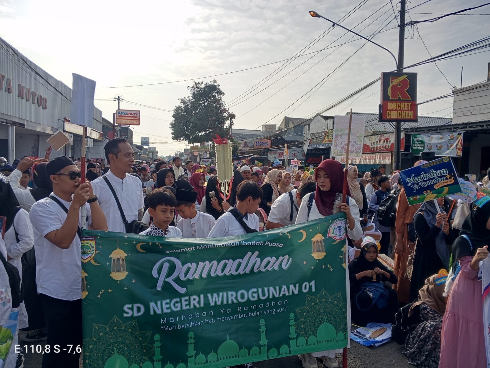 49 SD se-Kecamatan Kartasura Meriahkan Pawai Ramadhan 2026 di CFD, Sambut Bulan Suci dengan Semangat Kebersamaan 2 49