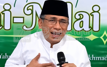 Ketum PBNU Gus Yahya Pukul Dada: Jangan Saingi Muhammadiyah