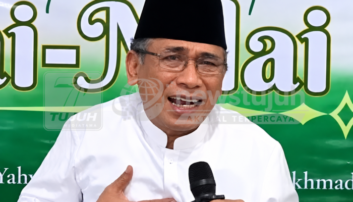 Ketum PBNU Gus Yahya Pukul Dada: Jangan Saingi Muhammadiyah