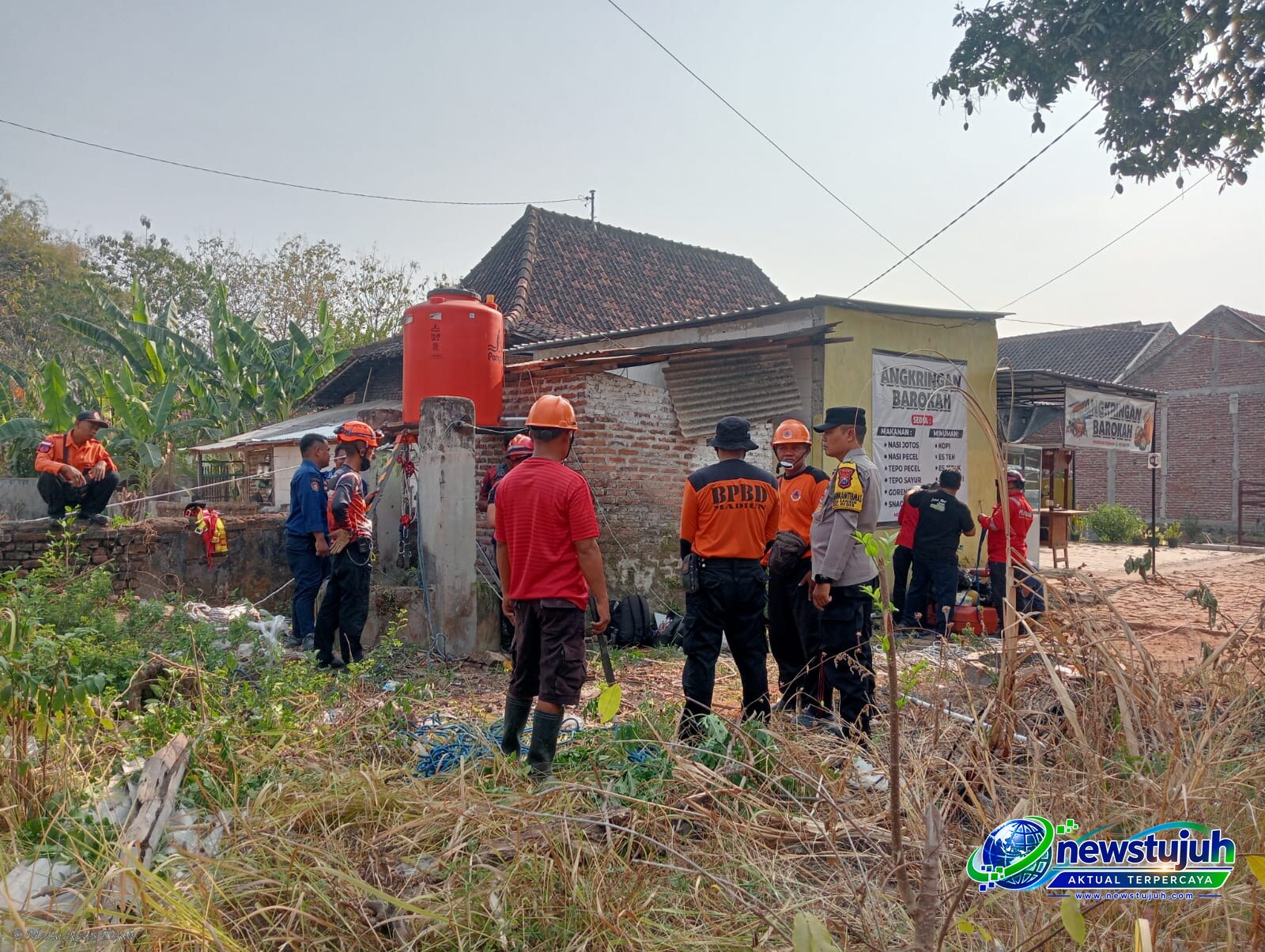 Lansia jatuh ke sumur Madiun