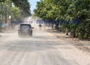 Jalan Bajulan–Kenongorejo Madiun Berdebu, Warga Soroti Minim Penyiraman dan Papan Proyek