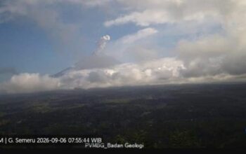 Gunung Semeru Erupsi Pagi Ini, Kolom Abu Capai 1 Kilometer