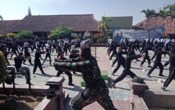 TNI Latih Siswa SMKN 1 Bulukerto untuk Keterampilan dan Patriotisme