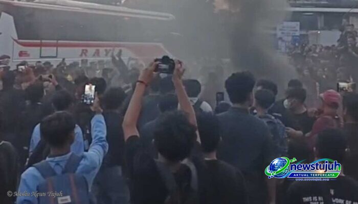 BEM Solo Raya Demo Dua Tahun Kepemimpinan Prabowo