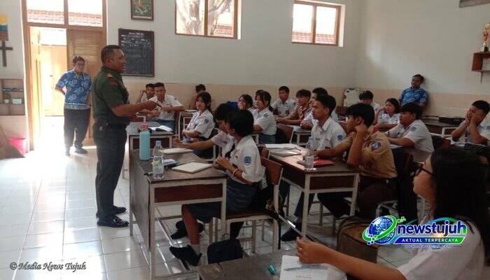 Danramil Serengan Sosialisasikan Rekrutmen TNI AD 2027 di SMA Kristen 1 Surakarta