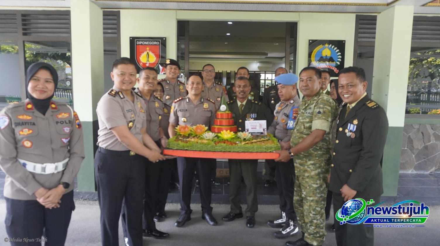 polresta-surakarta-kodim-0735-hut-tni