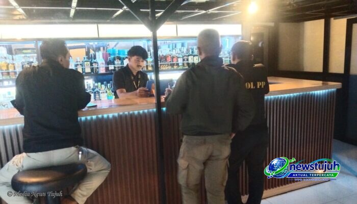 Satpol PP Trenggalek Sidak Gerai Miras Sari Jaya, Perizinan Diperiksa
