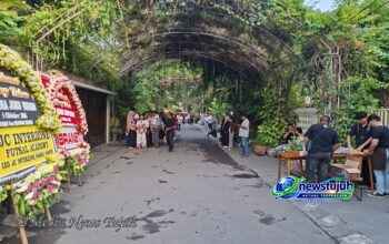 Ultah Iriana dan Gibran, Kediaman Jokowi di Solo Ramai Didatangi Warga